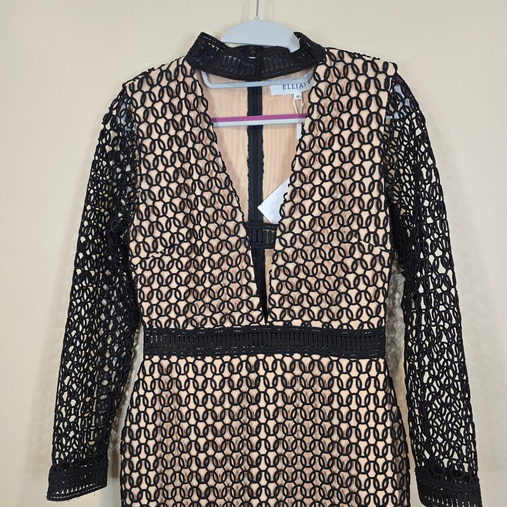 NEW NWT Women's Elliatt Black Crochet Revelation Dress Deep V-Neck | Medium - Picture 4 of 15